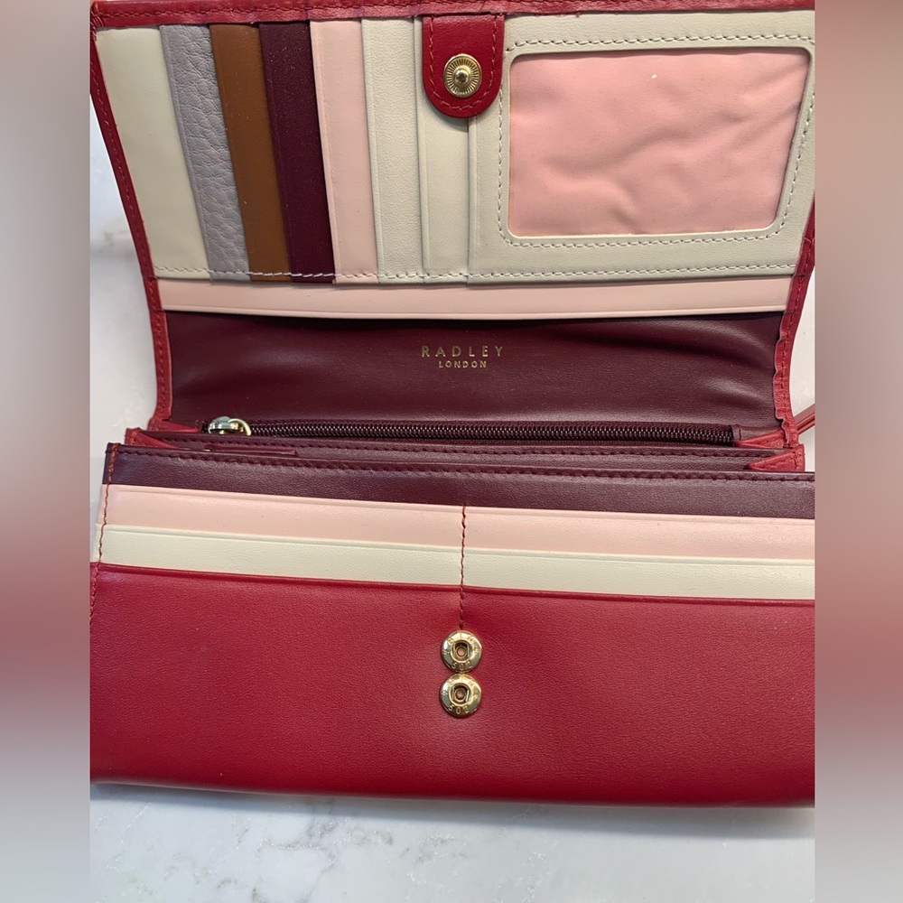 NEW Radley London Red Wallet with Dog Autumn Leaf Motif - Picture 4 of 7